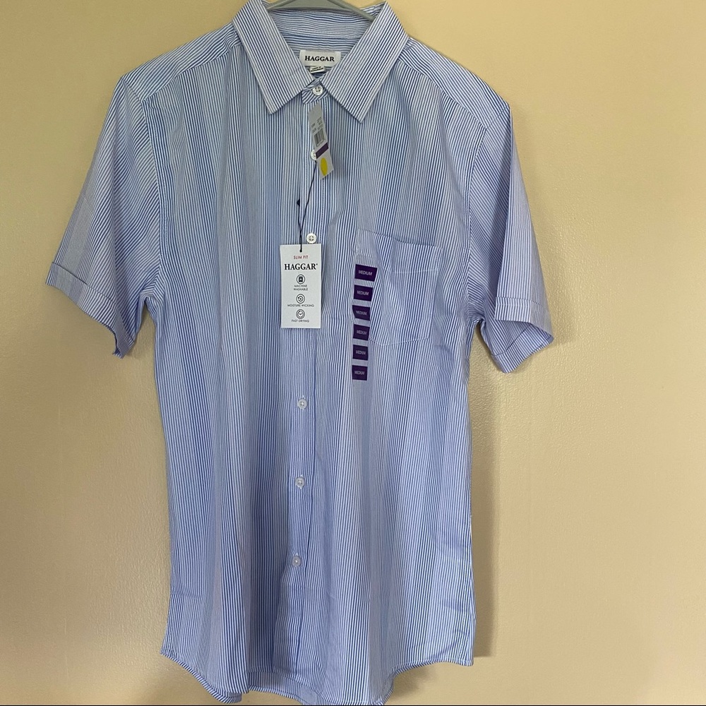 Men’s Haggar short sleeve, button down, blue & white striped shirt, size M. NWT